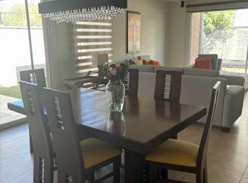 Casa de 3 habitaciones, Quito · Casa en Conjunto Jardín Propio 3 Parqueos en Subsuelo Porch Bbq
