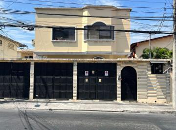 Casa de 8 habitaciones, Guayaquil · Casa Rentera en Venta en Urdesa Central en Calle Alianza y Ficus - N. Dorado