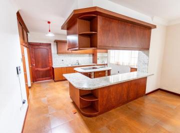 Casa · 432m² · 7 Habitaciones · 5 Estacionamientos · Solanda, Hermosa Casa en Venta, 432 m²
