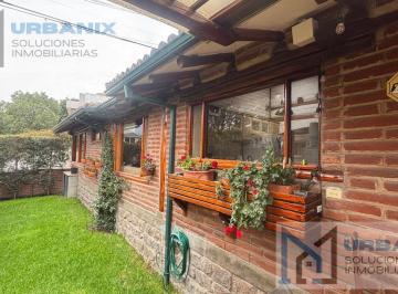 Casa · 422m² · 5 Habitaciones · 2 Estacionamientos · Cumbayá - Sector Cervecería Nacional. Venta Casa Rústica con 2 Departamentos