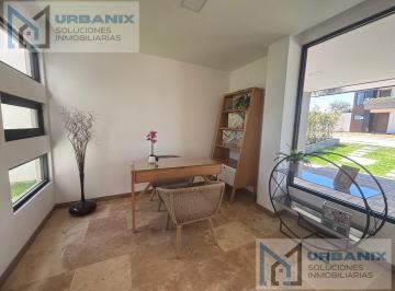 Casa · 130m² · 3 Habitaciones · 2 Estacionamientos · Puembo. Venta Amplia Casa por Estrenar 3 Dorm - Patio.