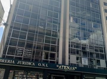 Oficina comercial de 3 habitaciones, Quito · Vendo Oficina de Oportunidad Cerca a La Asamblea en La 6 de Dcbre y Sodiro