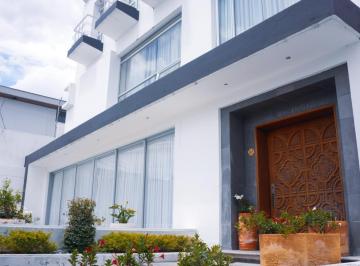 Casa · 454m² · 4 Habitaciones · 6 Estacionamientos · Casa en Venta Urbanización El Condado