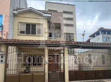 Casa · 272m² · 5 Habitaciones · 2 Estacionamientos · Venta de Casa en Ciudadela Los Andes - Machala con 2 Departamentos y Garaje - Ad