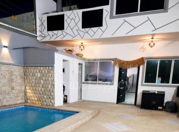 Casa · 222m² · 4 Habitaciones · 3 Estacionamientos · Venta de Casa en La Playa con Piscina Para Vivir o Invertir Ag