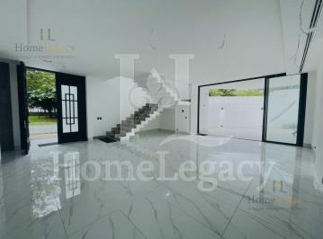 Casa · 432m² · 4 Habitaciones · 2 Estacionamientos · Venta de Casa – Isla Mocolí – Estrena Elegancia Ad