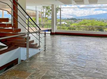 Casa · 600m² · 4 Habitaciones · 4 Estacionamientos · Casa de Lujo en Renta – Arrayanes Puembo, Piscina Privada y Vista