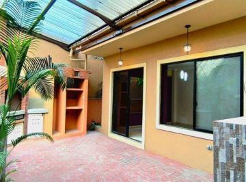 Casa · 148m² · 4 Habitaciones · 2 Estacionamientos · Venta Casa Plaza Madeira Via Leon Febres Cordero