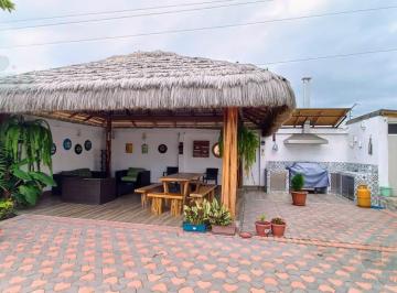 Casa · 180m² · 3 Habitaciones · 4 Estacionamientos · Venta de Hermosa Casa en Conjunto Cerrado a Una Cuadra del Mar