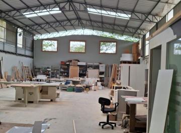 Bodega-Galpón de 7 habitaciones, Quito · En Renta Bodega 360 Mtrs. 90 m Ofi, 105 m Local, Patio Maniobras. Oyacoto $1200
