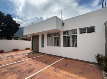 Casa de 7 habitaciones, Quito · Vendo $134.900 Propiedad con Piscina Para Centro de Fisioterapia, Médico, Spa,