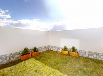 Casa de 3 habitaciones, Quito · Tu Casa Propia con Excelente Iluminación a 5 Minutos del Portal Shopping