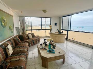 Departamento de 3 habitaciones, Salinas · Amplio Departamento Frente Al Mar en Chipipe