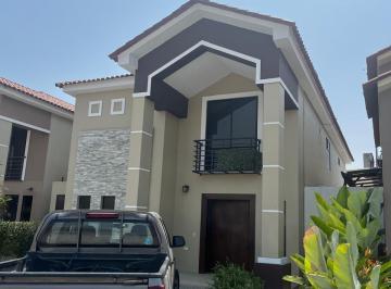 Casa de 4 habitaciones, Guayaquil · Se Vende Casa en Ciudad Celeste