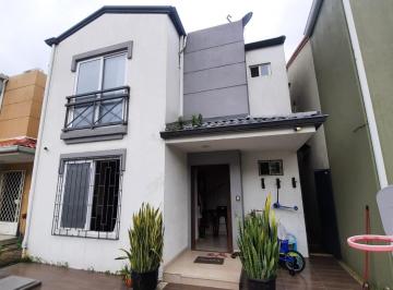 Casa de 4 habitaciones, Guayaquil · Casa en Venta Urb. La Perla 4 Dorm. Norte de Guayaquil