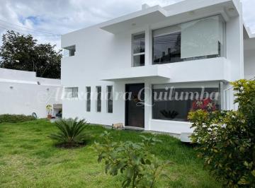 Casa · 416m² · 4 Habitaciones · 3 Estacionamientos · Casa con Acabados de Lujo en Venta Ubicada en Carcelen