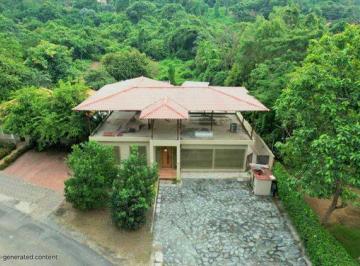 Casa · 383m² · 3 Habitaciones · 8 Estacionamientos · Venta Casa Lago de Capeira 1700 m