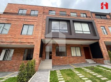 Casa de 3 habitaciones, Cuenca · Vendo Casa en Cuenca - Sector Wayra Plaza (Cv3923)