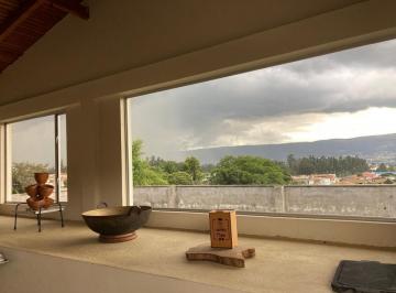 Casa · 460m² · 4 Habitaciones · 10 Estacionamientos · Valle de Los Chillos, San Rafael Terreno 2300 m² y Casa