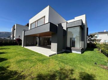 Casa de 4 habitaciones, Quito · Venta - Hermosa Casa de 4 Habitaciones - a Estrenar - Londoño