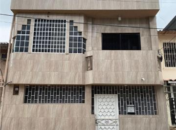 Casa de 5 habitaciones, Guayaquil · Cerca del Barrio Centenario, Mi Comisariato de La Av Domingo Comín, Interagua.
