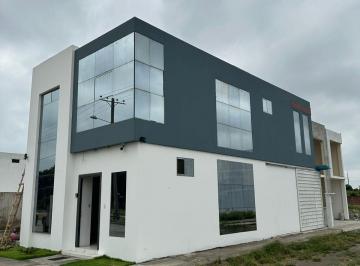 Casa de 3 habitaciones, Milagro · Exclusiva Propiedad en Milagro, Acabados de Primera, Urbanización Privada