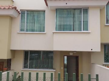 Casa · 238m² · 3 Habitaciones · 2 Estacionamientos · Casa - Norte de Quito