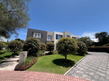 Casa de 4 habitaciones, Quito · Casa de Venta en Puembo Club Arrayanes Moderna Urbanizacion Privada, Jardines