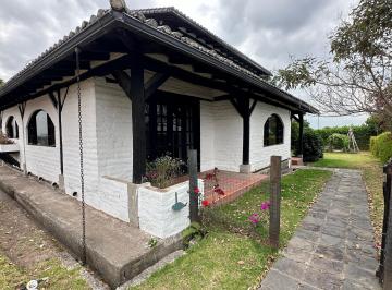 Casa de 4 habitaciones, Quito · Casa en Venta con Jardin Amplio – San Juan de Cumbayá