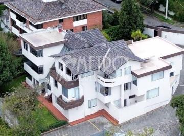 Casa de 16 habitaciones, Quito · Casa Rentera Amoblada de Venta 557 m² en Bellavista
