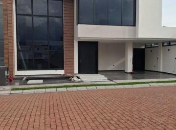 Casa de 3 habitaciones, Riobamba · Casa de Lujo en Urbanización Privada