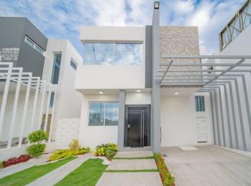 Casa · 102m² · 3 Habitaciones · 2 Estacionamientos · Casas en Urbanización Privada en Manta