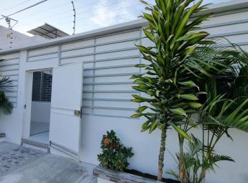 Casa · 195m² · 2 Habitaciones · En Venta Amplia Casa en Urbanización Al Sur de Manta Asantos