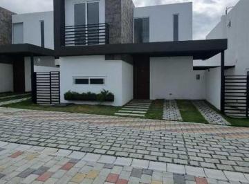 Casa · 130m² · 3 Habitaciones · 1 Estacionamiento · Casa en Urbanización Privada Al Sur de Manta Asantos