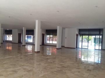 CONTÁCTANOS SIN COMPROMISO · Local de 400 m²