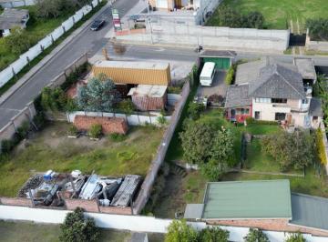 Casa de 4 habitaciones, Quito · Terreno Esquinero de 1500 m² en Puembo