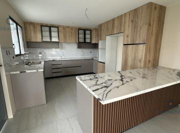 Casa · 200m² · 3 Habitaciones · 2 Estacionamientos · Venta de Casa Duplex por Estrenar Las Cumbres, Los Ceibos - 3 Habitaciones. m. A.