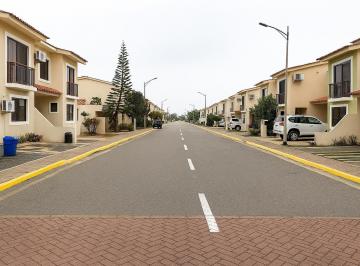 Casa · 113m² · 1 Estacionamiento · Casa en Sur de Babahoyo en Urbanización Valle Verde
