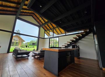Casa de 3 habitaciones, Quito · Casa de Alquiler Semi Amolblada en Puembo