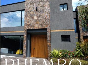 Casa de 3 habitaciones, Quito · Casa por Estrenar en Puembo. Urbanizacion con Parque Privado