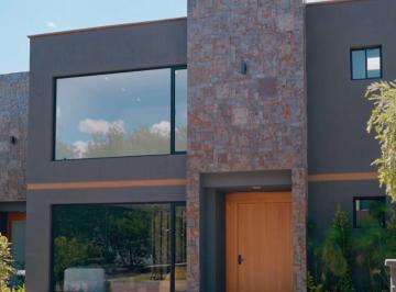 Casa de 3 habitaciones, Quito · Casa por Estrenar en Puembo. Urbanizacion con Parque Privado