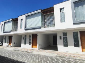 Casa de 3 habitaciones, Quito · Casa en Venta Calderon