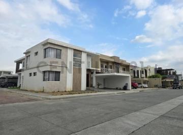 Casa · 210m² · 4 Habitaciones · 1 Estacionamiento · Casa a Estrenar en La Urbanización Condado de Vicolinci