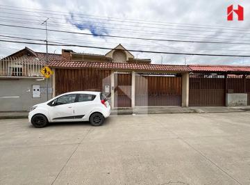 Casa de 4 habitaciones, Cuenca · Vendo Amplia Casa en Cuenca Sector Entrada a Baños (Cv3931)