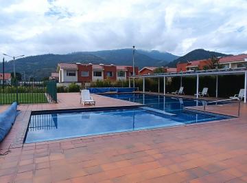 Casa de 4 habitaciones, Quito · Venta Casa con 4 Recámaras de 297 m² en Lumbisi