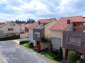 Casa de 4 habitaciones, Quito · Venta Casa con 4 Recámaras de 297 m² en Lumbisi