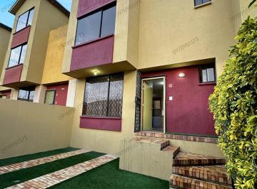 Casa de 4 habitaciones, Quito · Casa en Venta Sector Hospital San Francisco