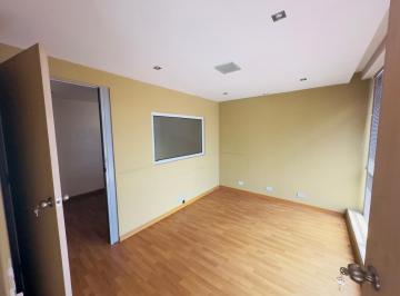 Oficina comercial de 1 habitación, Quito · Arriendo Oficina con Divisiones