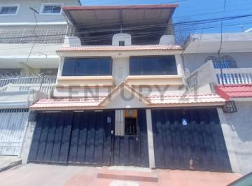 Casa · 217m² · 5 Habitaciones · 1 Estacionamiento · Vendo Casa Los Jazmines Sur 5 Habitaciones 3 Niveles con Terraza y Garage Pcas