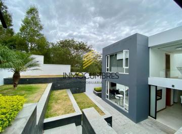 Casa de 5 habitaciones, Quito · Casa de Venta - Renta en Cumbaya Urbanizacion con Seguridad